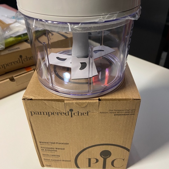 The Pampered Chef Kitchen Pampered Chef Manual Food Processor New